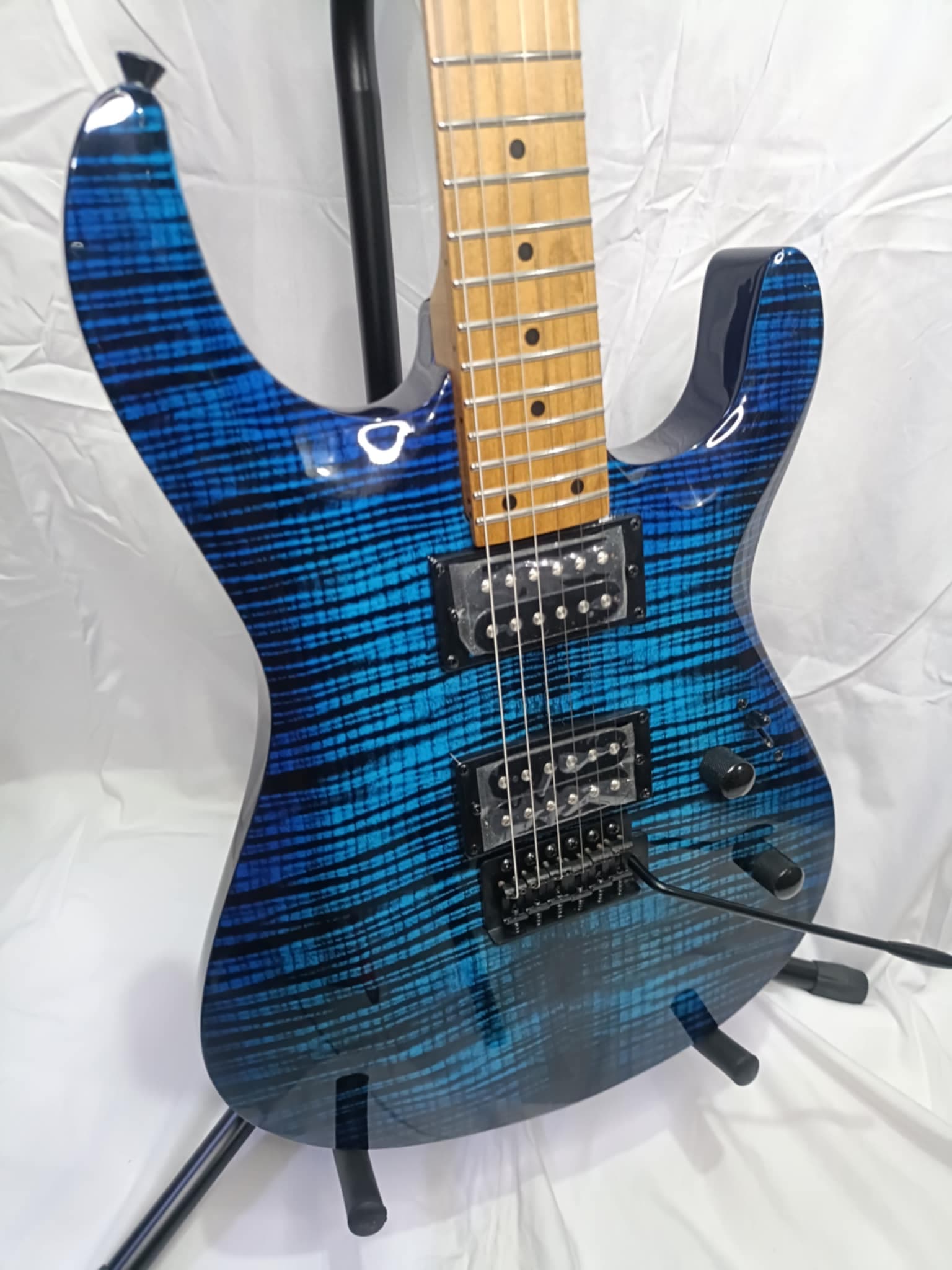 Luxars S-G37 Electric Guitar (Transparent Blue) Picture